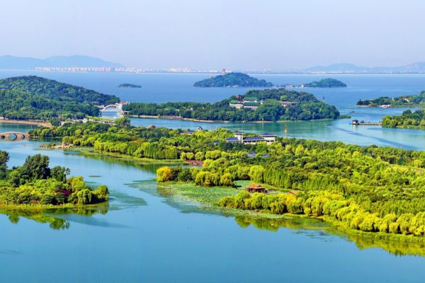 Bogong Island in Lihu Lake